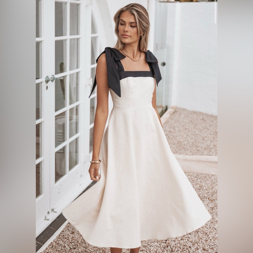Elegant Black and Cream Women's Dress - Picture 2 of 2